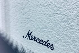 Предно стъкло MERCEDES C W206 20- KAM+SEN+HUD+OE-4 на ниска цена