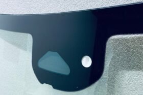 Предно стъкло MERCEDES C W206 SOL+KAM+SEN+GRZ+HUD-2 на ниска цена