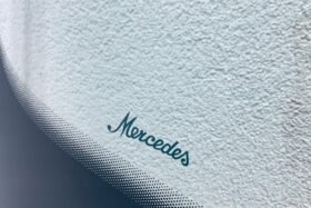 Предно стъкло MERCEDES C W206 SOL+KAM+SEN+GRZ+HUD-4 на ниска цена