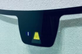 Предно стъкло MERCEDES E W207 CABRIO 2009-2013 АКУСТИКА+СЕНЗОР+КАМЕРА+АНТ-2 на ниска цена