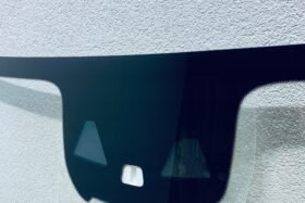 Предно стъкло MERCEDES E W213 2020-2023 SOLAR+КАМЕРА+СЕНЗОР HUD+АНТ+OE-2 на ниска цена