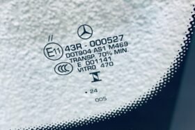 Предно стъкло MERCEDES E W213 2020-2023 SOLAR+КАМЕРА+СЕНЗОР HUD+АНТ+OE-3 на ниска цена