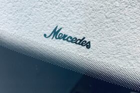 Предно стъкло MERCEDES EQE 2023- SOLAR+КАМЕРА+СЕНЗОР + HUD+ОТОПЛЯЕМО+ОРИГИНАЛ-4 на ниска цена