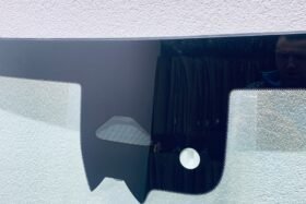 Предно стъкло MERCEDES GLC II X254 2022- АКУСТИКА+КАМЕРА+СЕНЗОР+HUD+OE-2 на ниска цена