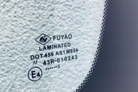 Предно стъкло MERCEDES GLE W166 2015- КАМЕРА+СЕНЗОР+ОТОПЛЕНИЕ+АНТЕНА-3 на ниска цена