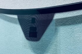 Предно стъкло MERCEDES R W251 2006- СИНЬО + СЕНЗОР-2 на ниска цена