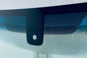 Предно стъкло MERCEDES SPRINTER 910 2018 - СЕНЗОР ЗА ДЪЖД/ЗАЗОР.-2 на ниска цена