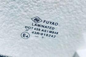 Предно стъкло MERCEDES VITO W447 2014 - БЕЗЦВЕТНО + АНТЕНА-3 на ниска цена