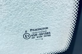 ПРЕДНО СТЪКЛО MITSUBISHI CARISMA 4/5 Д 1995-2004-3 на ниска цена