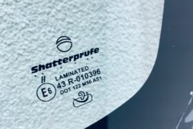 Предно стъкло MITSUBISHI OUTLANDER 2012- АКУ+СЕНЗ-3 на ниска цена