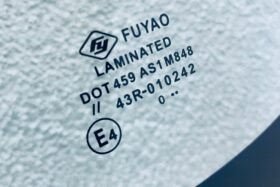 Предно стъкло MITSUBISHI OUTLANDER II 2007-2012 СЕНЗОР ЗА ДЪЖД/ЗАЗОР.-3 на ниска цена