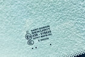 Предно стъкло на BMW I8 2014 - АКУСТИКА + КАМЕРА + СЕНЗОР + HUD-3 на ниска цена