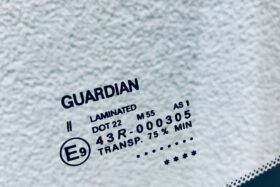 Предно стъкло NISSAN ALMERA 3/5D N16 2000-2006-3 на ниска цена