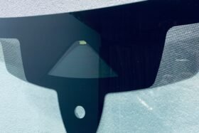 Предно стъкло NISSAN ARIYA 2022- АКУ+КАМЕРА+СЕНЗОР ЗА ОТОПЛЕНИЕ+HUD+ОРИГИНАЛ-2 на ниска цена