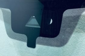 ПРЕДНО СТЪКЛО NISSAN JUKE II 2019- КАМЕРА+СЕНЗОР-2 на ниска цена