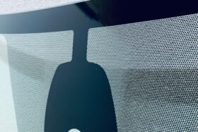 ПРЕДНО СТЪКЛО NISSAN PRIMERA P12 4/5/KBI 2002-2008 СЕНЗОР-2 на ниска цена