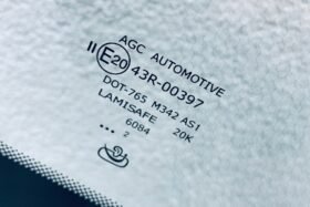 Предно стъкло НОВ NISSAN QASHQAI 2017-AKU+KAM+SEN-3 на ниска цена