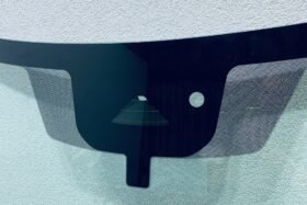 Предно стъкло NISSAN X-TRAIL 2022 - АКУСТИКА + КАМЕРА + СЕНЗОР + HUD + ОРИГИНАЛ-2 на ниска цена