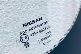ПРЕДНО СТЪКЛО NISSAN X-TRAIL III T32 / ROGUE II 2013--3 на ниска цена