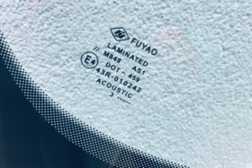 Ново предно стъкло NISSAN QASHQAI 2021 - КАМЕРА + СЕНЗОР + ОТОПЛЕНИЕ + HUD-3 на ниска цена