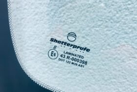 Предно стъкло НОВА KIA CARENS 2013--3 на ниска цена