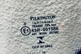 Предно стъкло НОВА MAZDA 2 III 2015- КАМЕРА-3 на ниска цена