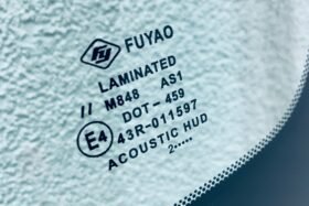 Предно стъкло НОВА MAZDA CX-30 19- КАМ+СЕН+ГРЗ+HUD-3 на ниска цена