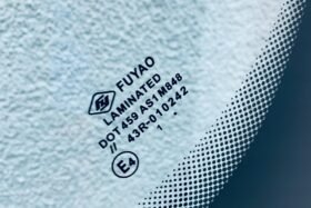 Предно стъкло НОВА RENAULT ZOE 2012- СЕНЗОР-3 на ниска цена