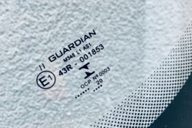 Предно стъкло НОВА RENAULT ZOE 2012- СИНЬО+СЕН-3 на ниска цена