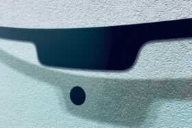 Предно стъкло НОВО AUDI A1 3/5D 2010- АКУСТИЧНО-2 на ниска цена