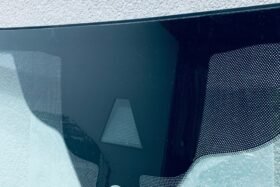 Предно стъкло НОВО AUDI Q2 2015- КАМ+СЕНЗОР-2 на ниска цена