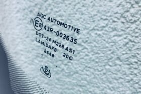 Предно стъкло НОВО AUDI Q3 2018- АКУ+КАМ+СЕН-3 на ниска цена