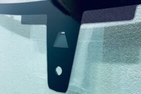 Предно стъкло НОВО BERLINGO III 2019-KAM+SEN+GRZ-2 на ниска цена