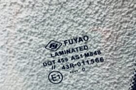 Предно стъкло НОВО MERCEDES C W202 1993-1999-3 на ниска цена