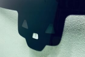 Новото предно стъкло за MERCEDES C W205 с KAM+SEN+HUD+OE.-2 на ниска цена