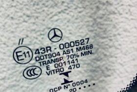 Новото предно стъкло за MERCEDES C W205 с KAM+SEN+HUD+OE.-3 на ниска цена