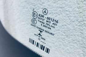 Предно стъкло НОВО MERCEDES E W212 13- KAM+SEN+OE-3 на ниска цена