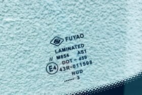 Предно стъкло НОВО MERCEDES E W213 16- КАМ+СЕН+HUD-3 на ниска цена