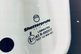 Предно стъкло НОВО RENAULT MEGANE III CAB ANT+SEN-3 на ниска цена