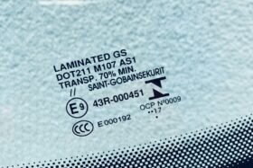 Предно стъкло OPEL CROSSLAND X CITROEN C3 AIRCROSS 2017- СЕНЗОР+ОГРЯВАНЕ-3 на ниска цена