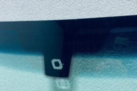 Предно стъкло OPEL OMEGA B 1994-2003 СЕНЗОР ЗА ДЪЖД/ЗАЗОР.-2 на ниска цена