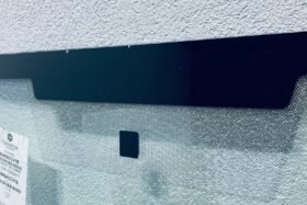 Предно стъкло PEUGEOT 206 CC 2001-2007 СОЛАРИЧНО-2 на ниска цена