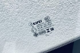 ПРЕДНО СТЪКЛО PEUGEOT 207 2006-2012-3 на ниска цена