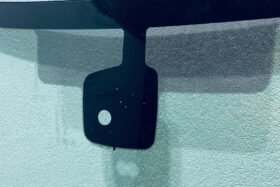 Предно стъкло PEUGEOT 308 2013- СЕНЗОР ЗА ДЪЖД/ЗАЗОР-2 на ниска цена