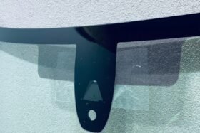 Предно стъкло PEUGEOT 308 2017- АКУ+КАМ+СЕН-2 на ниска цена