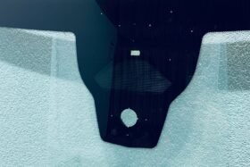 Предно стъкло PEUGEOT 308 2021- 408 2023- CITROEN C5X 22- КАМЕРА+СЕНЗОР+HUD-2 на ниска цена