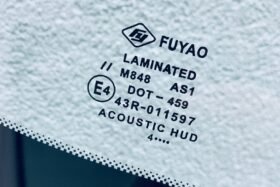 Предно стъкло PEUGEOT 308 2021- 408 2023- CITROEN C5X 22- КАМЕРА+СЕНЗОР+HUD-3 на ниска цена