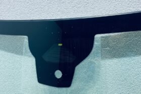 Предно стъкло PEUGEOT 308 2021- 408 2023- CITROEN C5X 22- КАМЕРА+СЕНЗОР+OE-2 на ниска цена