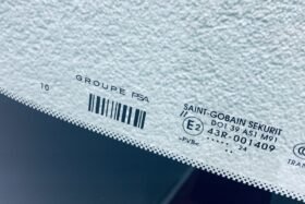 Предно стъкло PEUGEOT 308 2021- 408 2023- CITROEN C5X 22- КАМЕРА+СЕНЗОР+OE-3 на ниска цена