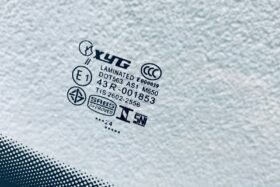 Предно стъкло PEUGEOT 308 3/5D 2007--3 на ниска цена